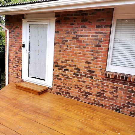 Separate Entry Guest Room With Private Bathroom In Forrest Hill Auckland Exteriör bild